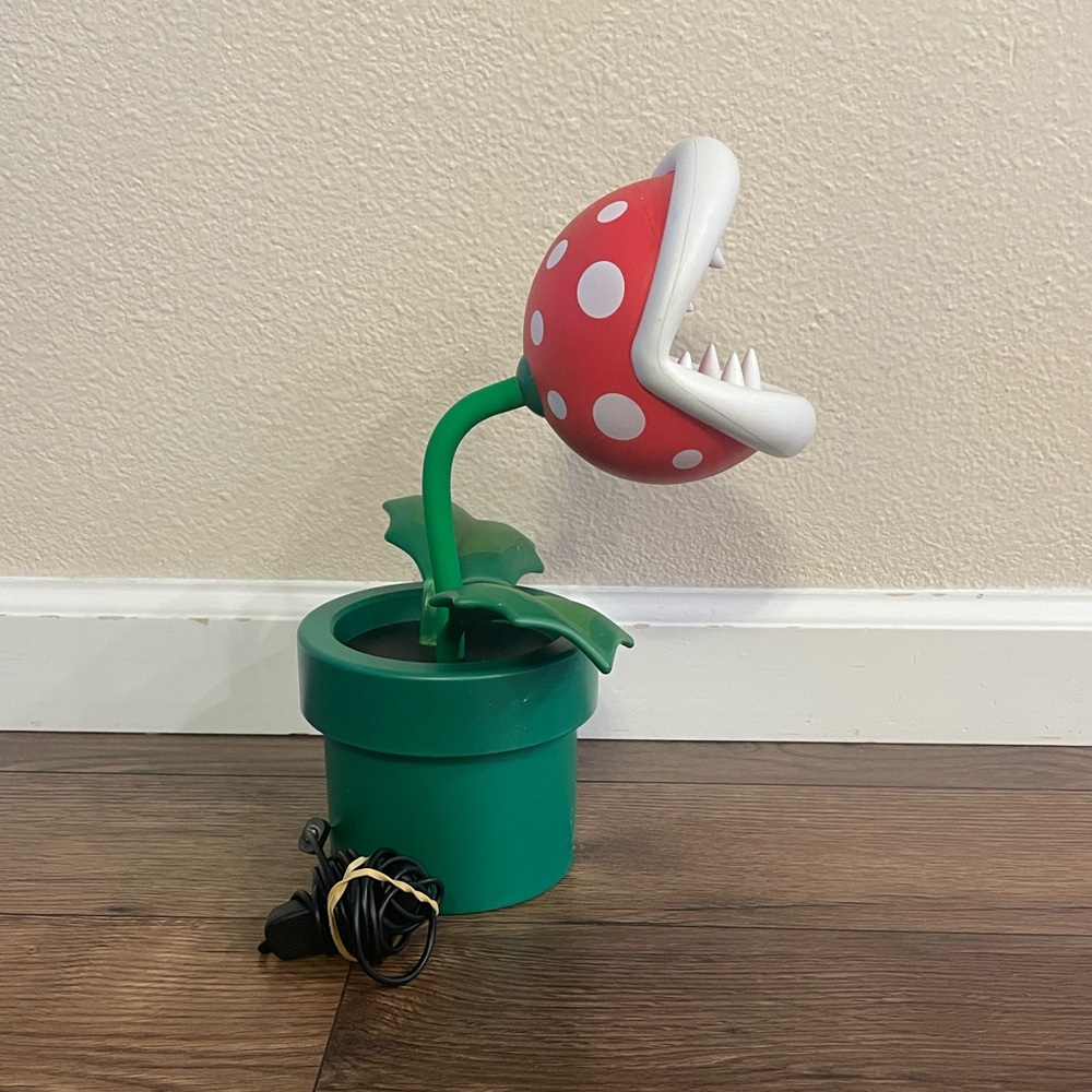 Nintendo Super Mario Bros. LED Posable Piranha Plant Light